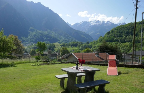 Blenio Apartment | Cosy apartment for 2 people with WIFI, TV, patio, pets allowed and panoramic view