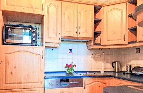 Strobl Apartment | Cosy apartment for 4 guests with WIFI, TV and balcony