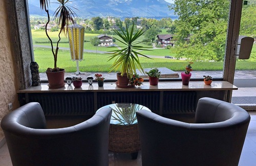 Strobl Apartment | Cosy apartment for 4 guests with WIFI, TV and balcony