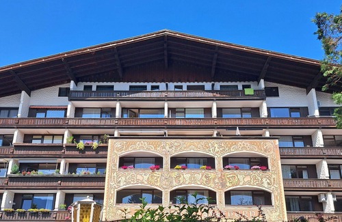 Strobl Apartment | Cosy apartment for 4 guests with WIFI, TV and balcony