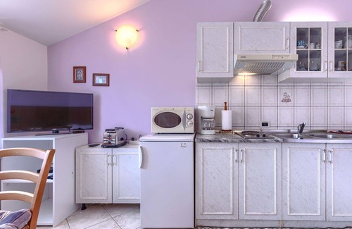 Valdebek Apartment | Cosy apartment for 4 guests with WIFI, A/C, TV, terrace and pets allowed