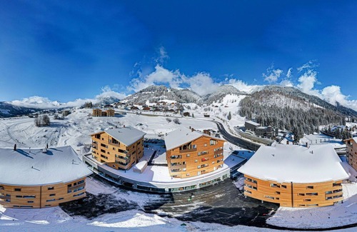 Acletta Apartment | Cosy apartment for 4 people with WIFI, pool, hot tub, TV, balcony and panoramic view