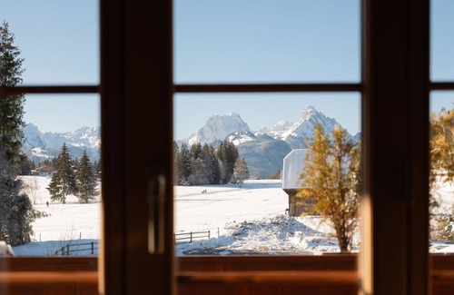 Saanenmoeser Apartment | Cosy apartment for 4 people with WIFI, TV, balcony and pets allowed