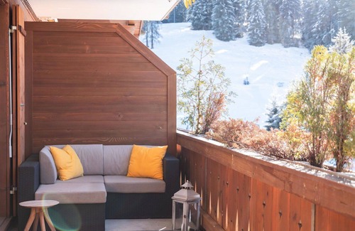 Saanenmoeser Apartment | Cosy apartment for 4 people with WIFI, TV, balcony and pets allowed