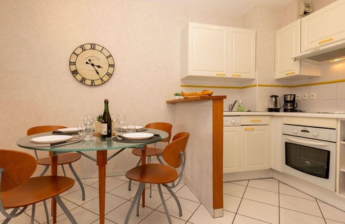 Saint-Igneuc Apartment | Cosy apartment for 4 people with WIFI, TV, patio and pets allowed