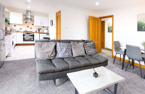 Forres Apartment | Cosy apartment for 4 people with WIFI, TV and balcony