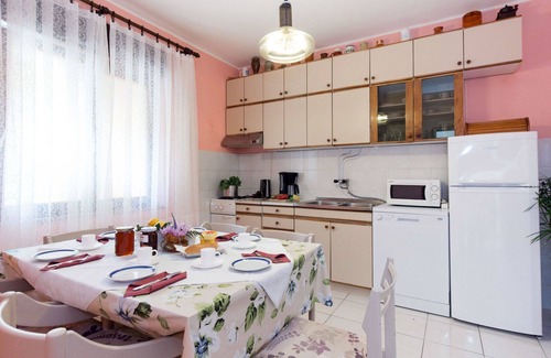 Donji Kraj Apartment | Cosy apartment for 4 people with WIFI, A/C, TV and terrace