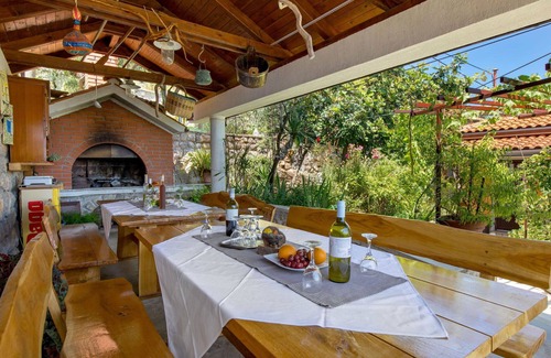 Donji Kraj Apartment | Cosy apartment for 4 people with WIFI, A/C, TV and terrace