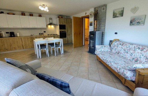 Colico Apartment | Cosy apartment for 4 people with WIFI, TV and patio