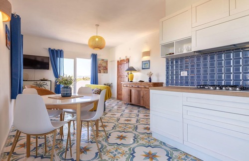 Eden Beach Apartment | Cosy apartment for 5 people with A/C, TV and patio