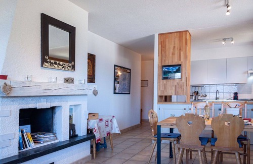 Salins Apartment | Cosy apartment for 6 people with WIFI, TV and balcony