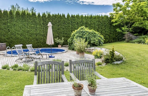 Lukavice Apartment | Cosy apartment for 6 guests with pool, WIFI, TV and patio