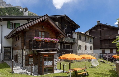 Macugnaga Apartment | Cosy apartment for 6 guests with TV, balcony, pets allowed and panoramic view