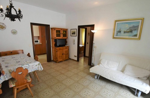 Vesta Apartment | Cosy apartment for 6 guests with WIFI, TV, terrace and parking