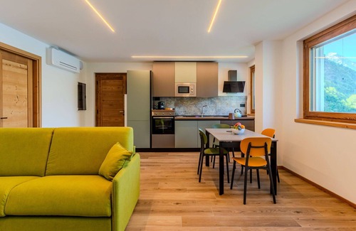 Verceia Apartment | Cosy apartment for 6 people with WIFI, A/C, TV and balcony