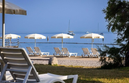 Strunjan Apartment | Cosy apartment for 6 people with A/C, WIFI, pool, TV, terrace, pets allowed and panoramic view