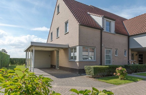 Vlissegem Apartment | Cosy apartment for 7 guests with WIFI, TV, terrace, pets allowed and panoramic view