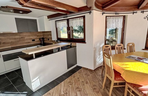 Saas Almagell Apartment | Cosy apartment for 8 people with WIFI, TV, patio, pets allowed and panoramic view