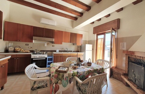 Castroreale Terme Apartment | Cosy apartment for 8 people with A/C, WIFI, TV and terrace