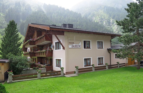 Plangeross Apartment | Cosy apartment for 5 guests with WIFI, TV, terrace and pets allowed