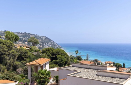 Ospedaletti Apartment | Cosy apartment for 4 people with A/C, WIFI, pool, terrace and pets allowed