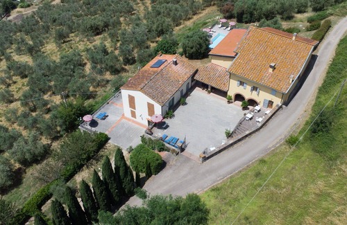 Montebonello Apartment | Cosy apartment for 8 people with WIFI, pool, TV, pets allowed and panoramic view