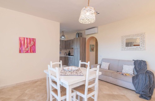 Porto Pozzo Apartment | Cosy apartment for 4 guests with pool, WIFI, A/C, terrace and pets allowed