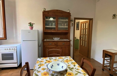 Riparbella Apartment | Cosy apartment for 4 people with WIFI, patio and pets allowed