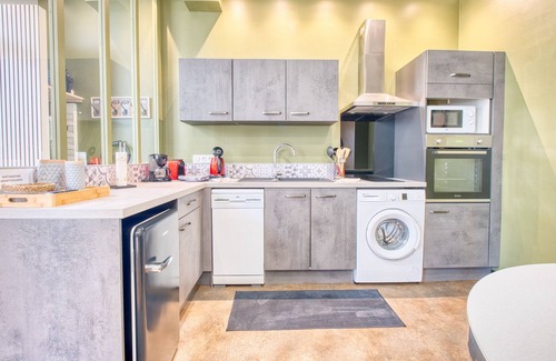 Eymet Apartment | Cosy apartment in Eymet – Air-conditioned, for 2 people, steps away from restaurants and the village