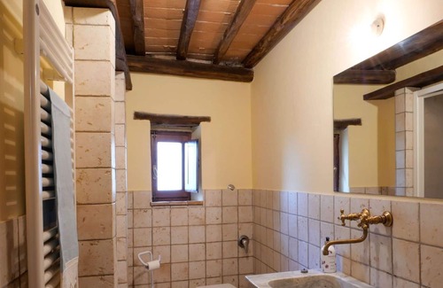 Roccastrada Villa | Cosy apartment in villa for 4 people with pool, WIFI, TV, balcony and parking