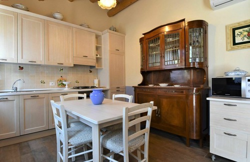 Ariano nel Polesine House | Cosy apartment in villa for 4 guests with pool, WIFI, A/C, TV and patio