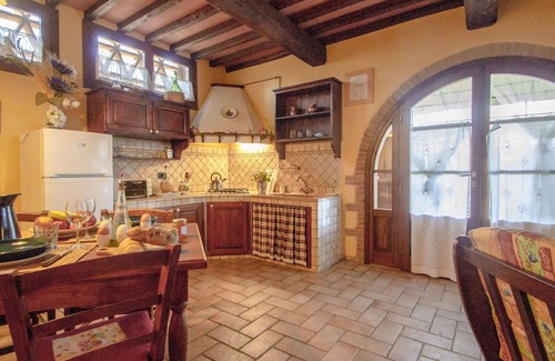 Poggiarello Villa | Cosy apartment in villa with WIFI, pool, TV, terrace, pets allowed, parking, close to San Gimignano