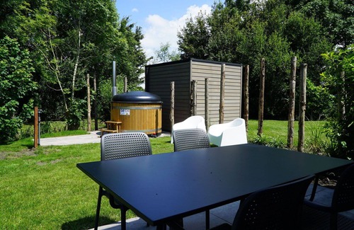 Vleteren House | Cosy apartment in villa for 4 people with WIFI, TV and terrace