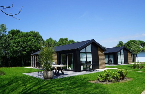 Vleteren House | Cosy apartment in villa for 4 people with WIFI, TV and terrace