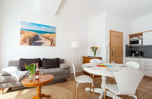 Sellin Villa | Cosy apartment in villa for 4 people with WIFI, TV, terrace and pets allowed