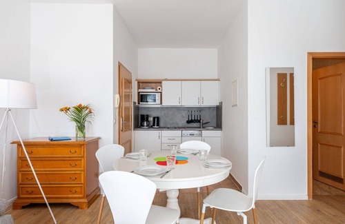 Sellin Villa | Cosy apartment in villa for 4 people with WIFI, TV, terrace and pets allowed