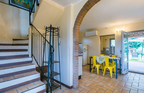 Castagneto Carducci Villa | Cosy apartment in villa for 5 guests with pool, A/C, WIFI, patio and pets allowed