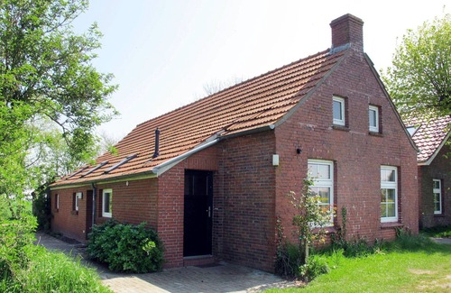Bunde House | Cosy apartment in villa for 7 people with WIFI, TV, terrace and pets allowed