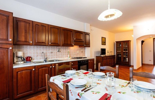Diano Castello Apartment | Cosy apartment for 6 guests with pool, WIFI, TV, terrace and pets allowed