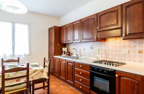 Diano Castello Apartment | Cosy apartment for 6 guests with pool, WIFI, TV, terrace and pets allowed