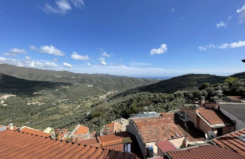 Valloria Apartment | Cosy apartment for 4 guests with WIFI, TV and terrace