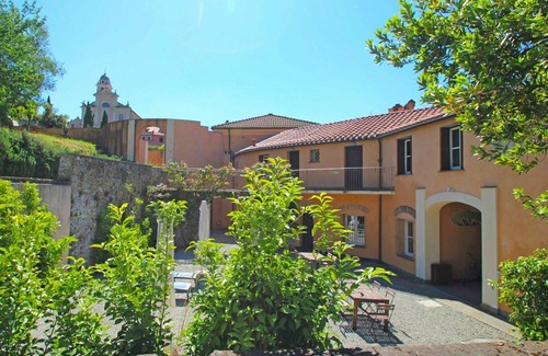 Santo Stefano del Ponte Villa | Cosy apartment in villa for 6 people with WIFI, TV and panoramic view