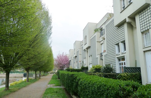 Lognes Apartment | Cosy apartment, very quiet between Paris and EuroDisney, 300 m from RER A station