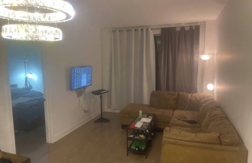 Cote-Des-Neiges—Notre-Dame-De-Grace Condo | Cosy appartement whit amazing pool and spa