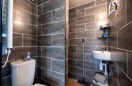 Kingsbridge Ski Chalet | Cosy Cabin for Two with Lovely Countryside Views, Near Kingsbridge