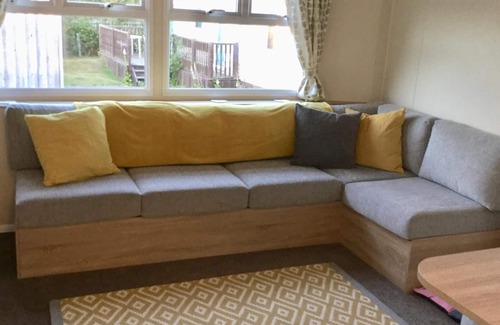 Boat of Garten House | Cosy chalet - Poppy Lodge in Boat of Garten, Dog Friendly, free wifi!