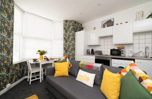 Adamsdown Apartment | Cosy City Stay - Heart of Cardiff