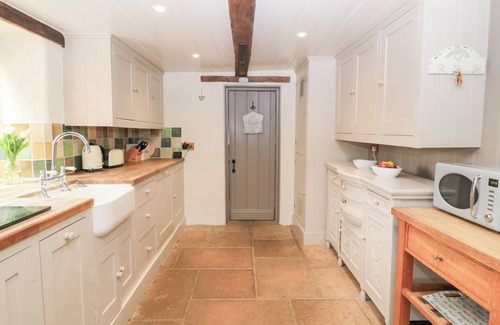 Salisbury Cottage | Cosy Cot