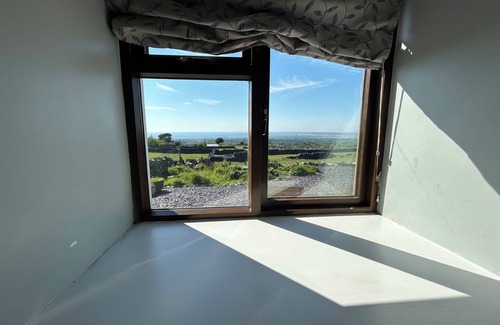 Caernarfon Cottage | Cosy cottage enjoying a secluded spot with stunning views