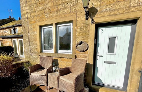 Worsthorne Cottage | Cosy Cottage in quaint Lancashire village with great walking